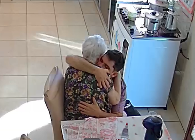 Caio e vovó Elza