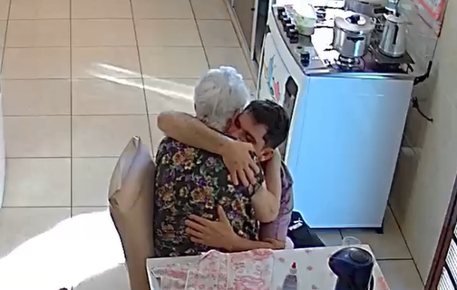 Caio e vovó Elza