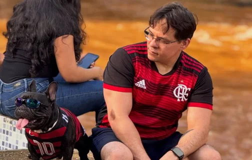 Cão Bruce Segundo e seu tutor, Ariano Silva