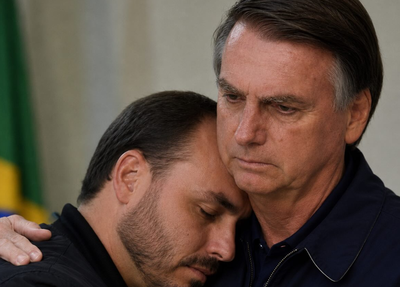 Carlos Bolsonaro relata problemas de saúde de Jair Bolsonaro após visita