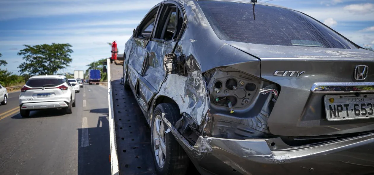 Carro envolvido no acidente foi apreendido pela PRF