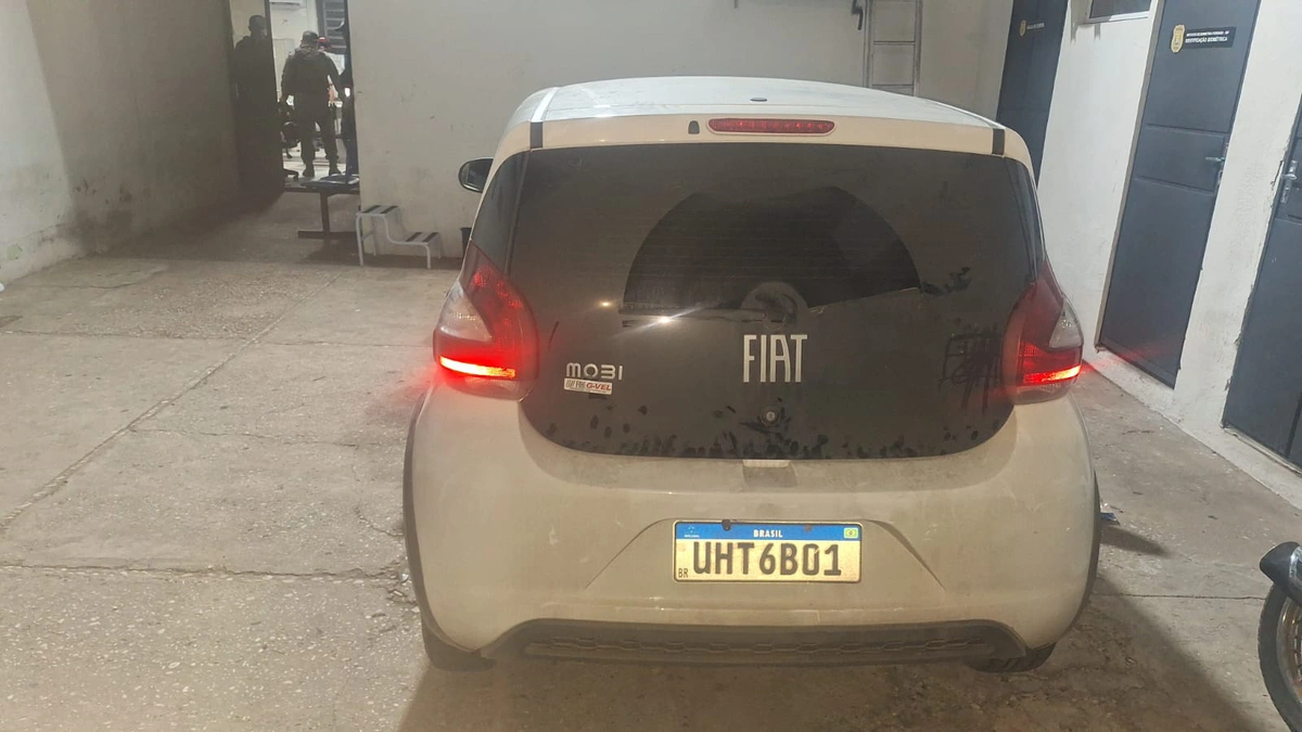 Carro roubado foi recuperado pela PM na zona norte de Teresina