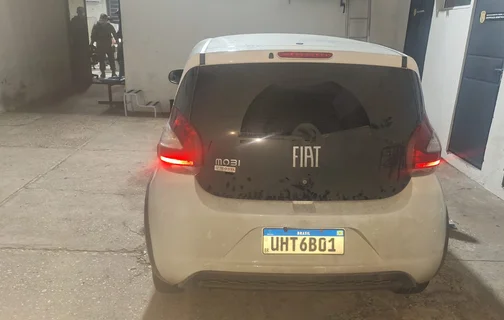 Carro roubado foi recuperado pela PM na zona norte de Teresina