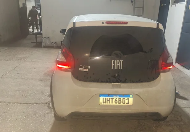 Carro roubado foi recuperado pela PM na zona norte de Teresina