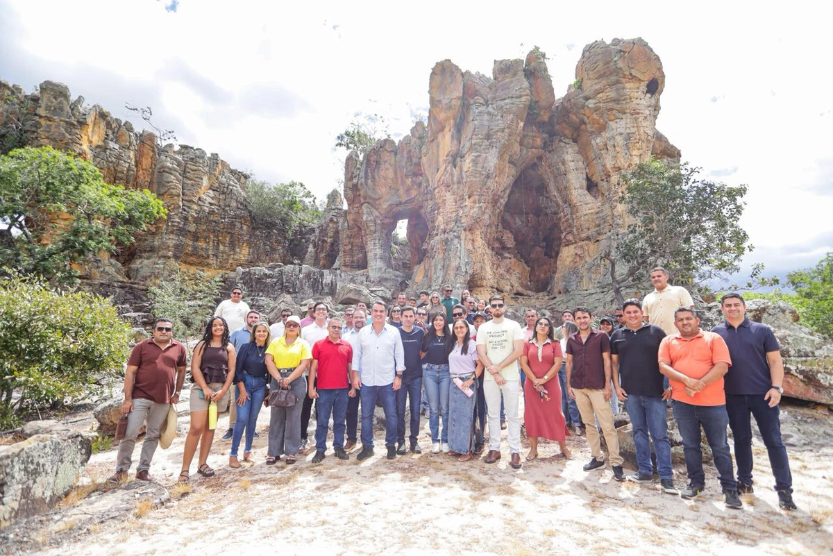 Ciro Nogueira com lideranças da situação de Castelo do Piauí
