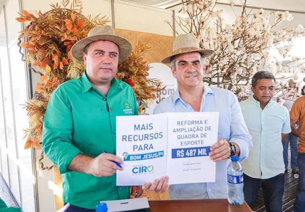 Ciro Nogueira leva mais investimentos a Bom Jesus como pavimentação e reforço à saúde