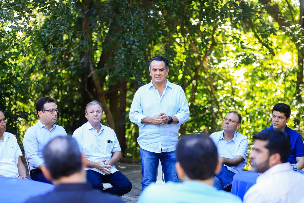 Ciro Nogueira recebe grupo de vereadores de Teresina