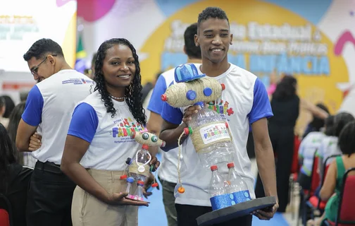 Colaboradores da Secretaria Municipal de Assistência Social de Regeneração, Juliete Sousa e Lanison Rodrigues.