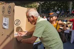 Colômbia vai às urnas para escolher próximo presidente