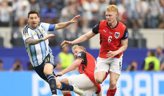 Com dois gols de Messi, Argentina vence a Áustria