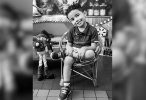 Criança de 4 anos morre ao cair da janela de prédio enquanto tentava observar pássaro em Blumenau