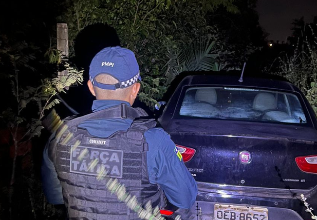 Criminosos sequestram motorista de app e usam carro em série de assaltos em Teresina
