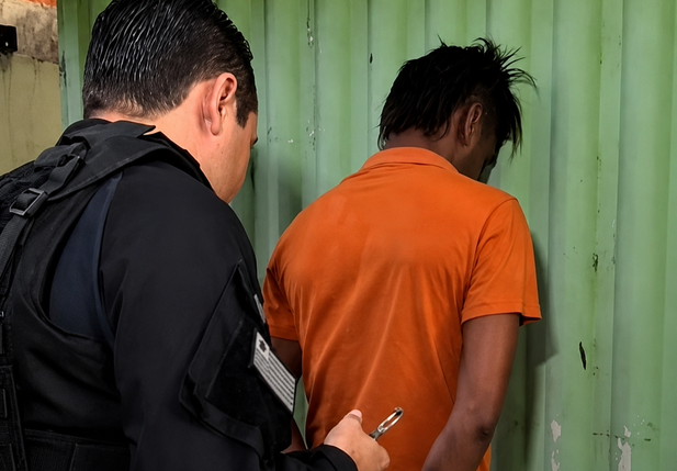 Delegado Charles Pessoa deu voz de prisão ao foragido da Justiça