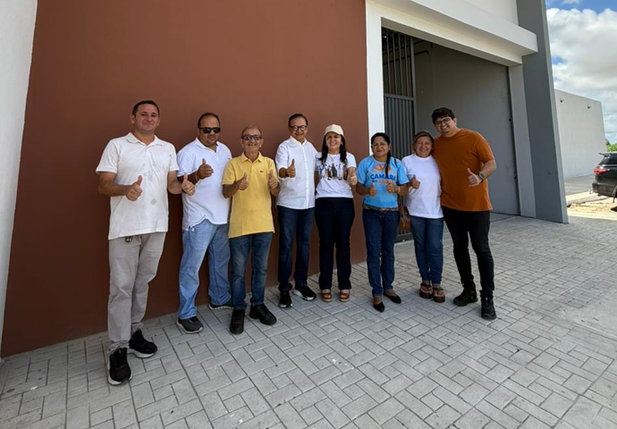 Deputado Dr. Hélio acompanha etapa final das obras do Mercado Público de Luís Correia