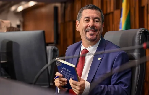Deputado estadual Val Ceasa é alvo de operação por suspeita de ligação com facção criminosa.