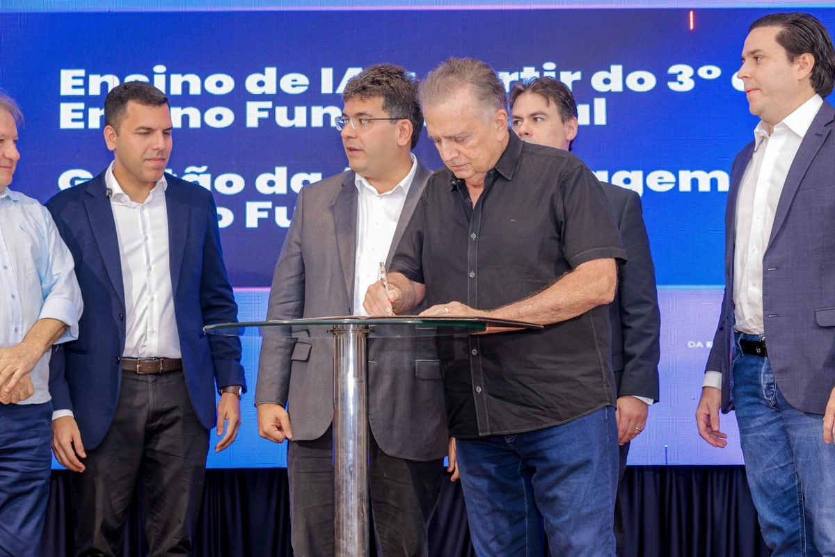 Deputado Flávio Nogueira participou do lançamento de programas voltados para a educação