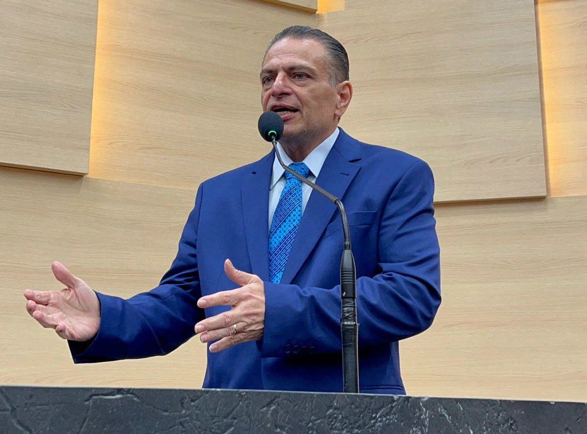 Deputado Gessivaldo cobra soluções imediatas para falta de água e energia em Teresina