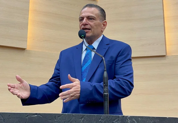 Deputado Gessivaldo cobra soluções imediatas para falta de água e energia em Teresina