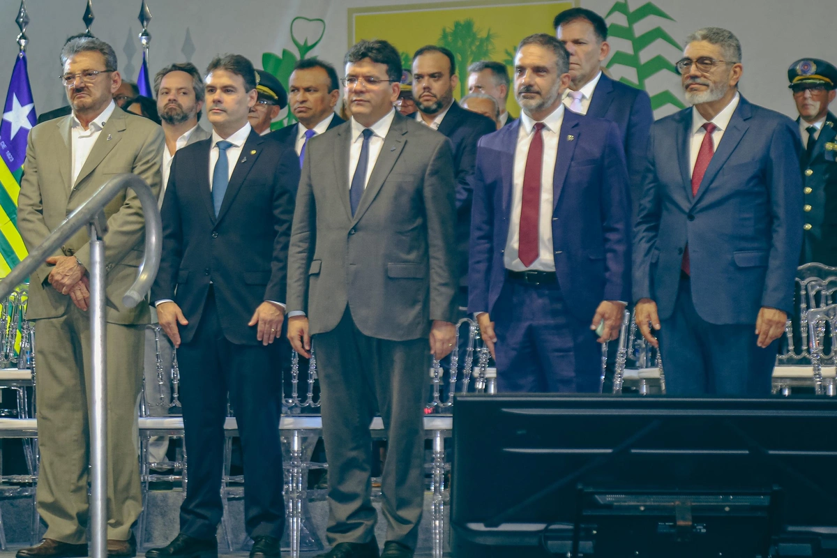 Deputado Severo Eulálio é homenageado com Medalha do Mérito da Polícia Militar durante celebração dos 191 anos da corporação