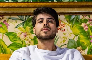 DJ Lucas Frota é velado após morrer em colisão entre helicópteros no Rio de Janeiro.