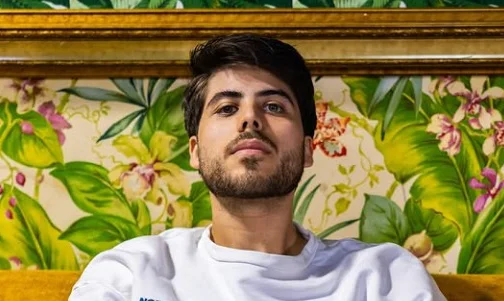 DJ Lucas Frota é velado após morrer em colisão entre helicópteros no Rio de Janeiro.