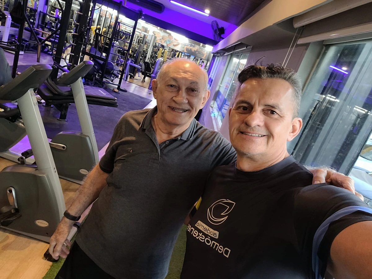 Dr. Elias Barbosa já entendeu: envelhecer bem exige força muscular