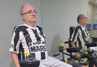Dr. Sivonei (ortopedista) fortalecendo membros inferiores em equipamentos Biodelta