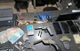 Drogas e armas apreendidas em oficina