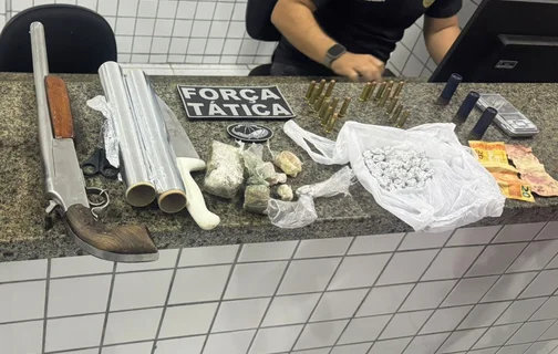 Drogas e munições apreendidas com os menores