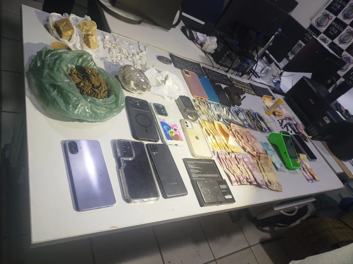 Drogas e outros materiais apreendidos durante a operação do delegado Eduardo Aquino