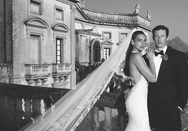 Dua Lipa compartilha imagens de sua festa de casamento