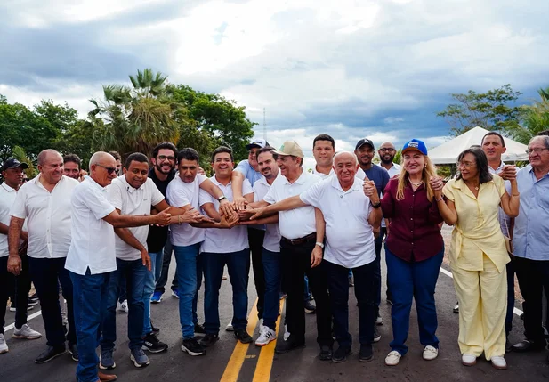 Entrega de asfaltamento