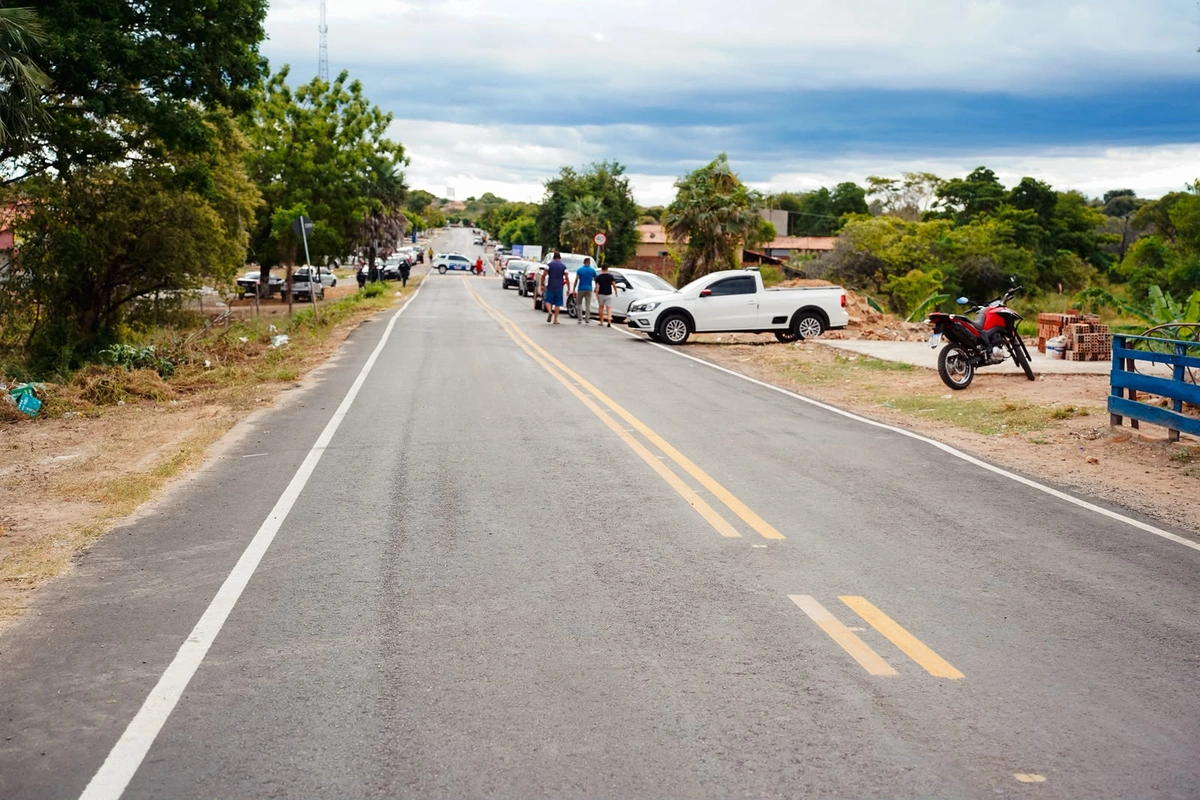 Entrega de asfalto em Nazaré do Piauí