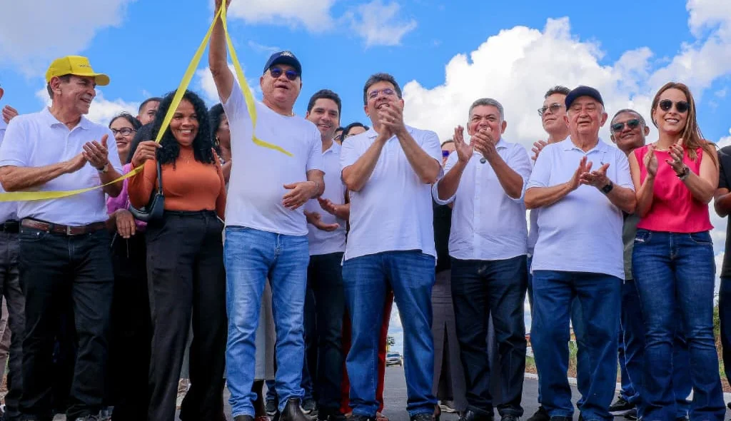 Entrega de asfalto novo em agenda do deputado João Mádison