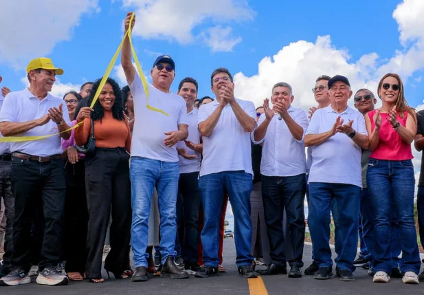 Entrega de asfalto novo em agenda do deputado João Mádison