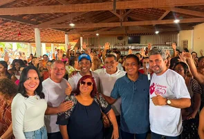 Enzo Samuel e Dr. Francisco acompanham entrega de poço tubular e trator agrícola em Lagoa Alegra