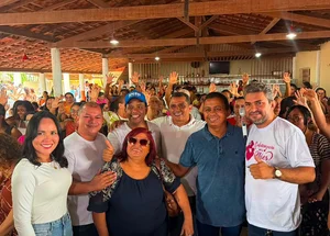 Enzo Samuel e Dr. Francisco acompanham entrega de poço tubular e trator agrícola em Lagoa Alegra