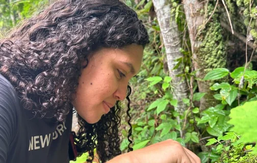 Estudante selecionada para estágio em instituições de referência nacional na área de biologia