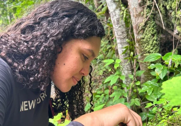 Estudante selecionada para estágio em instituições de referência nacional na área de biologia