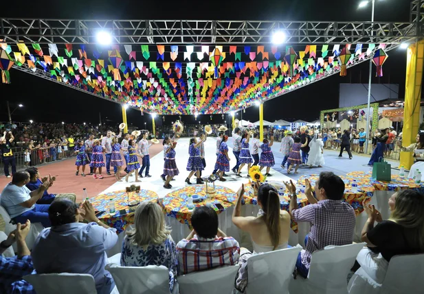 Festival Junino de Uruçuí abre programação com apresentações culturais