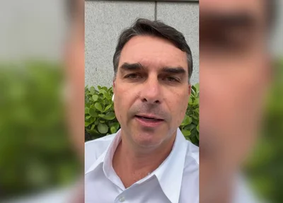 Flávio Bolsonaro faz aceno a Michelle e diz: "Preciso de todo mundo junto"
