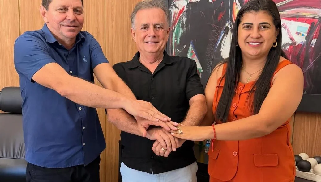 Flávio Nogueira com o ex-prefeito de Alto Longá, Flávio do Teté, e a vice-prefeita Socorrinha do Flávio Teté