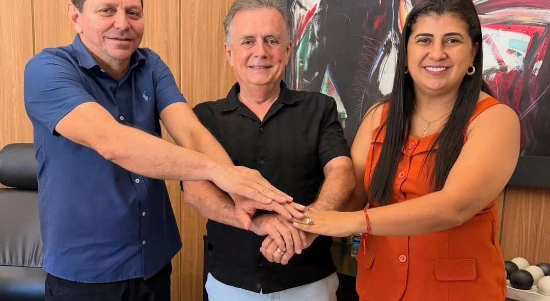 Flávio Nogueira com o ex-prefeito de Alto Longá, Flávio do Teté, e a vice-prefeita Socorrinha do Flávio Teté