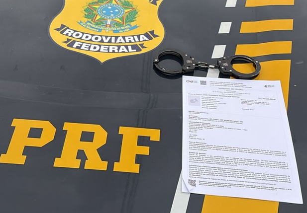 Foragido por tráfico de drogas é preso pela PRF durante abordagem na BR 316 em Picos