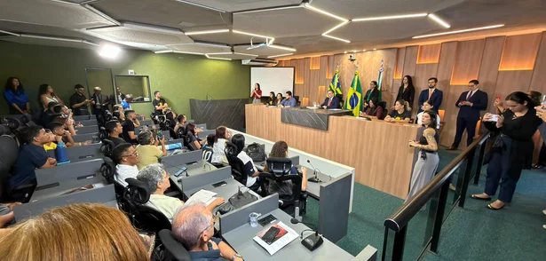 Gessivaldo Isaías promove debate na Alepi por mais inclusão e acessibilidade para pessoas surdas