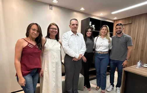 Gessivaldo Isaías recebe voluntários