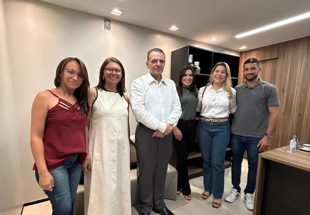 Gessivaldo Isaías recebe voluntários