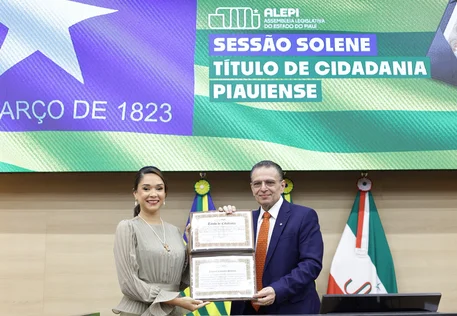 Gessivaldo Isaías homenageia Dra. Adriana de Morais com título de cidadania piauiense