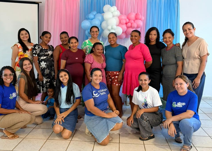 Gestantes recebem enxovais, oficina de automaquiagem e orientação nutricional