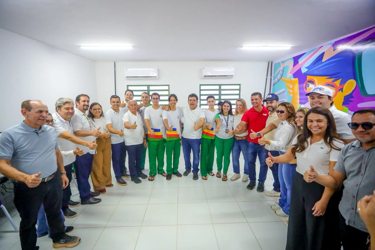 Governador entrega reforma de escola de Tempo Integral e inaugura orla em Lagoa de São Francisco